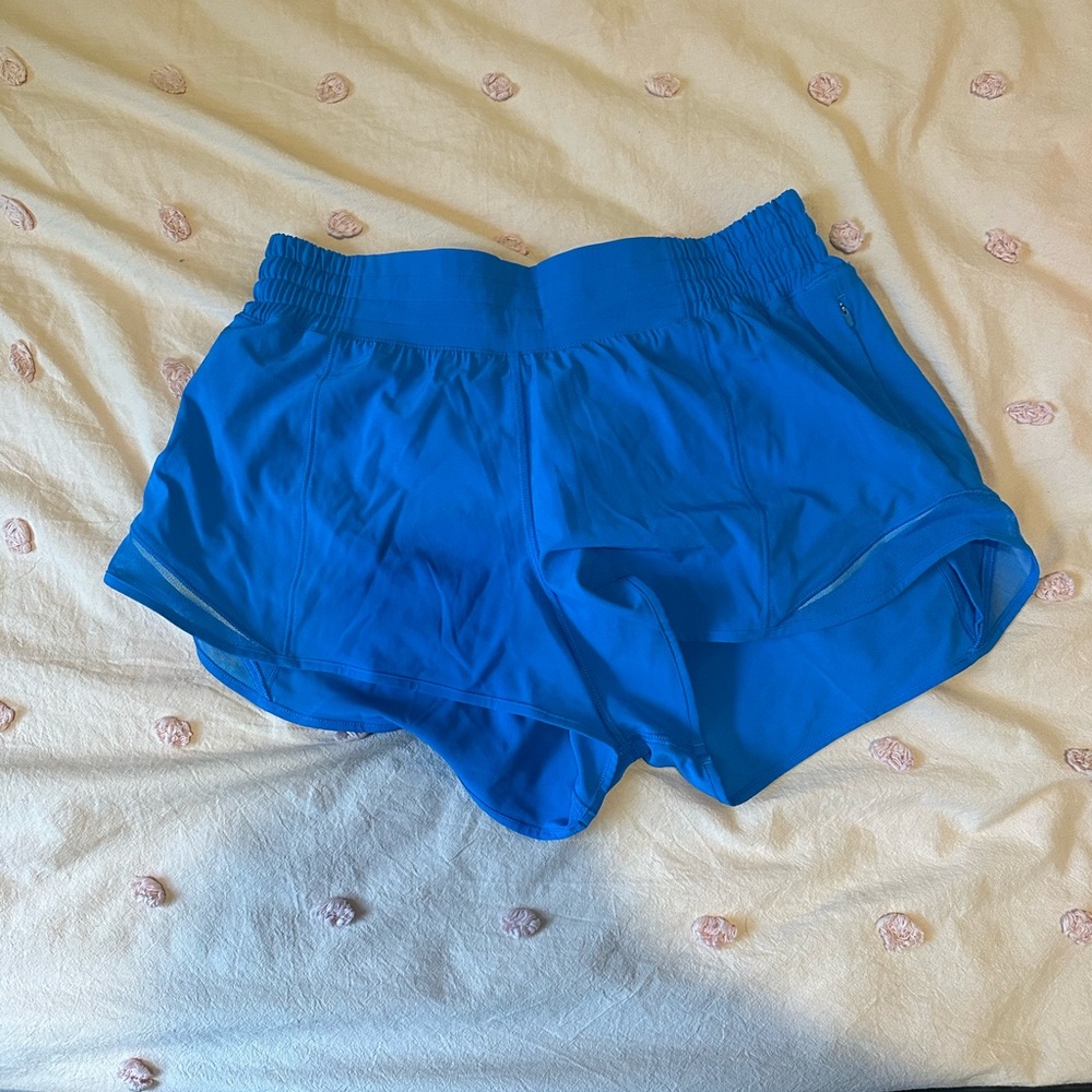 Lululemon Hotty Hot High rise lined shorts. 2.5”
